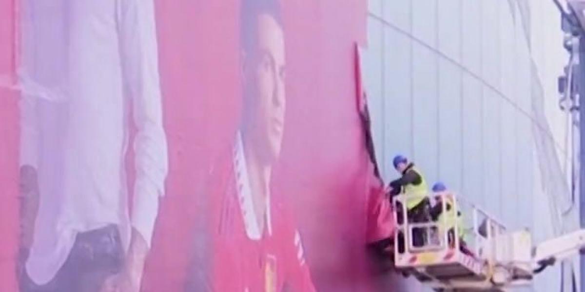 ¡Retiran un mural de Cristiano Ronaldo en Old Trafford!