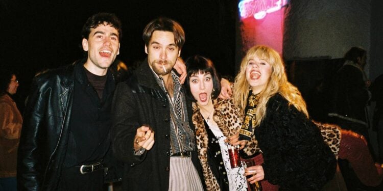 ‘La Ruta’, la serie que revive la fiesta, el bakalao y los excesos de los años 80 en Valencia