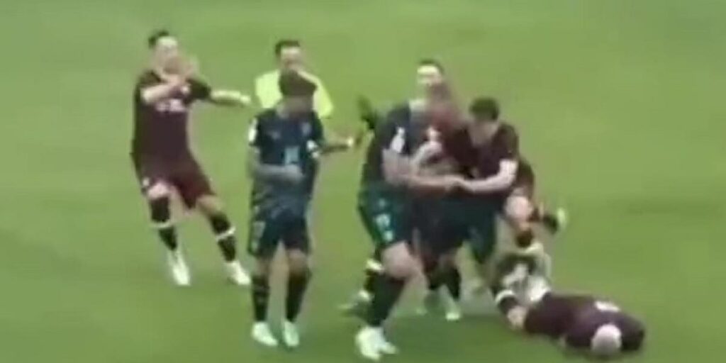 ¡Escándalo en un amistoso del Almería!