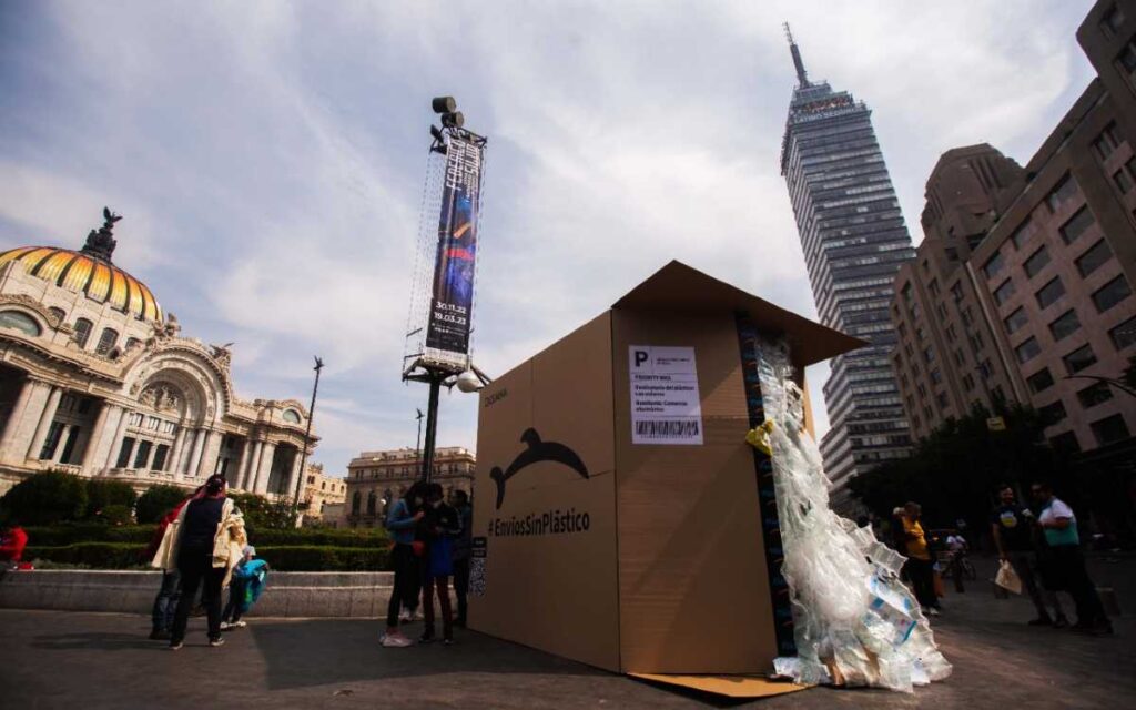 ¿Y esta cajota? Protesta contra basura del comercio electrónico