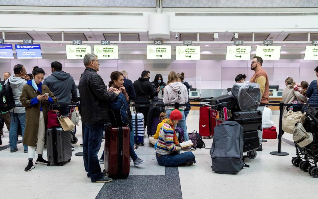 ¿Y la Navidad? Cancelan más de 4,400 vuelos en EU