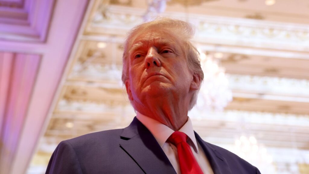 IRS entrega declaraciones de impuestos de Trump a Cámara baja