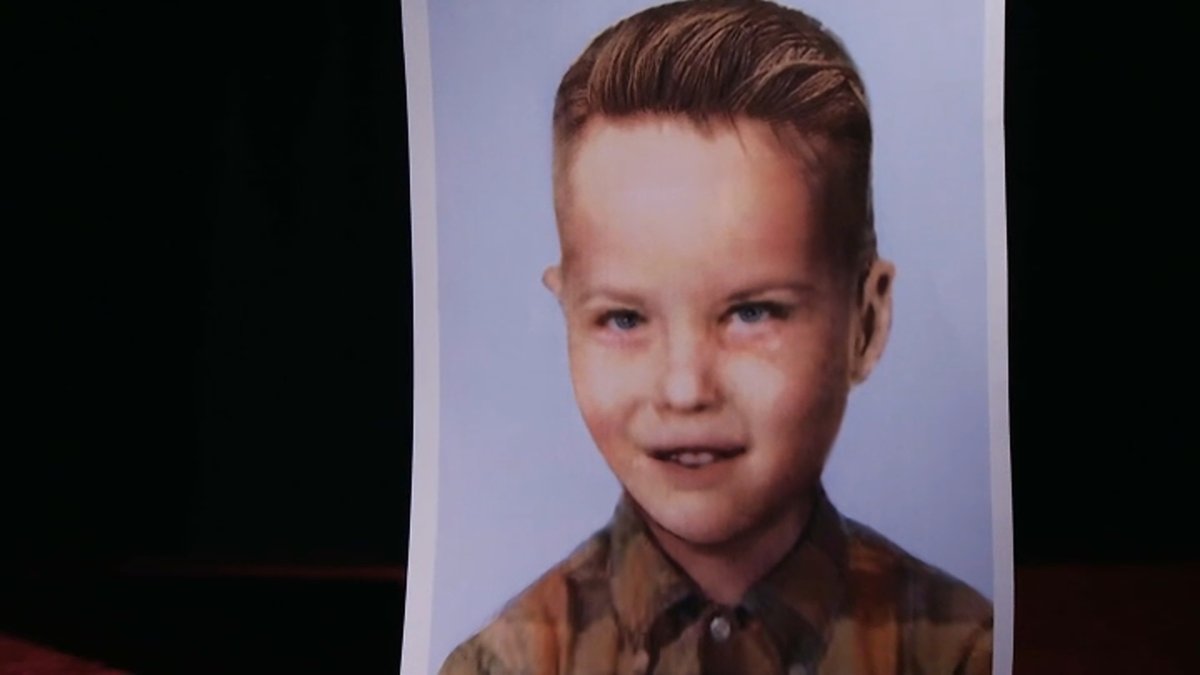 Revelarán identidad de ‘niño en la caja’