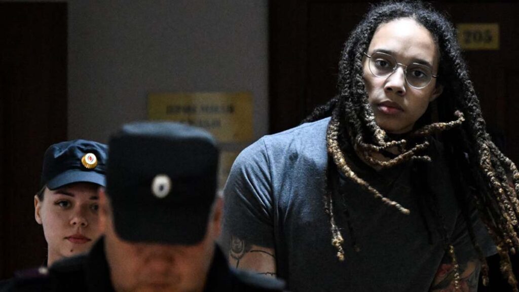 Brittney Griner es liberada en un intercambio de prisioneros