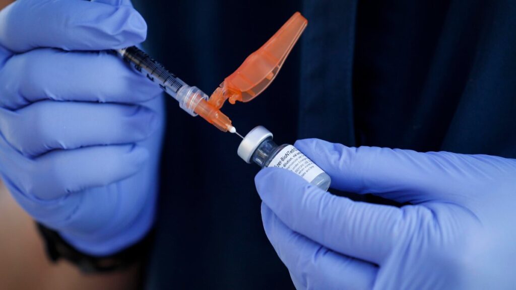 FDA aprueba refuerzo contra la Ómicron para menores de 5 años en Estados Unidos