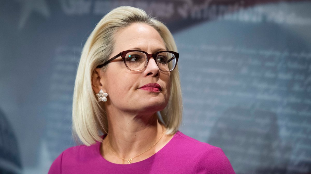 Kyrsten Sinema de Arizona se registra como independiente