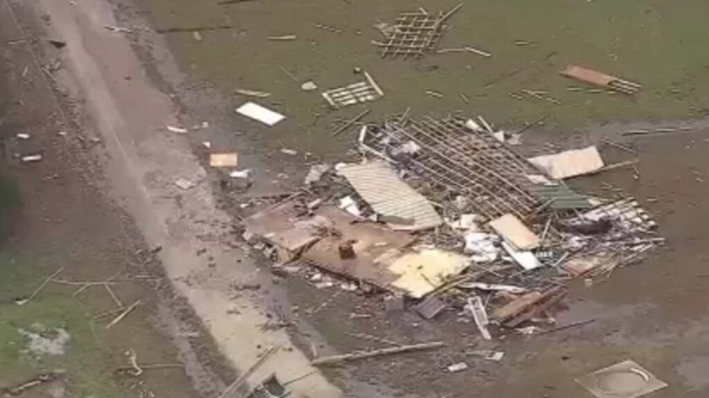 Más tornados y fuertes vientos podrían atacar a EEUU tras destructiva tormenta invernal