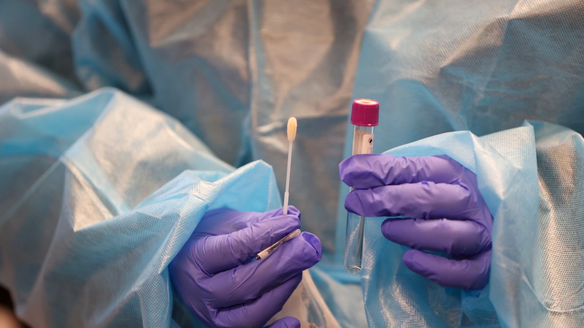 EEUU debía haber espiado a funcionarios de salud chinos que ocultaban datos sobre COVID-19