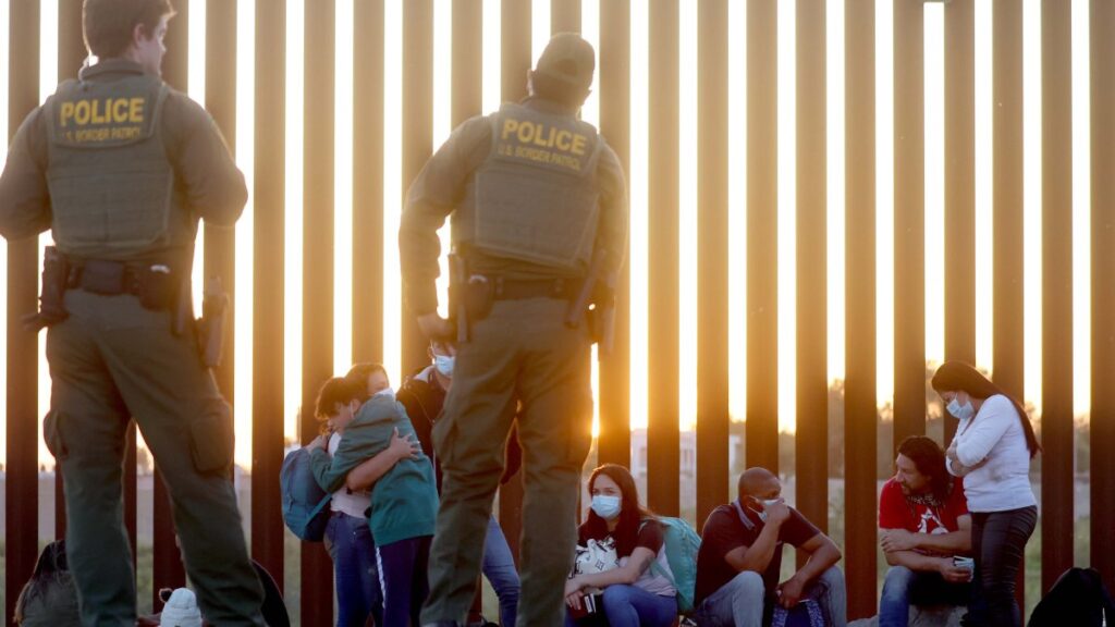 Título 42: Corte de Apelaciones niega la petición de estados republicanos para mantenerlo