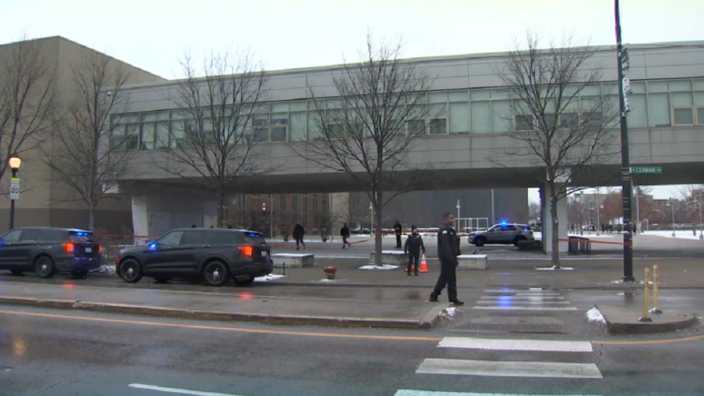 Dos muertos y dos heridos tras tiroteo cerca de la escuela Benito Juárez en Chicago