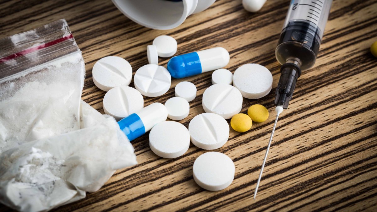 Miles de estadounidenses murieron por sobredosis de drogas en 2021, según CDC