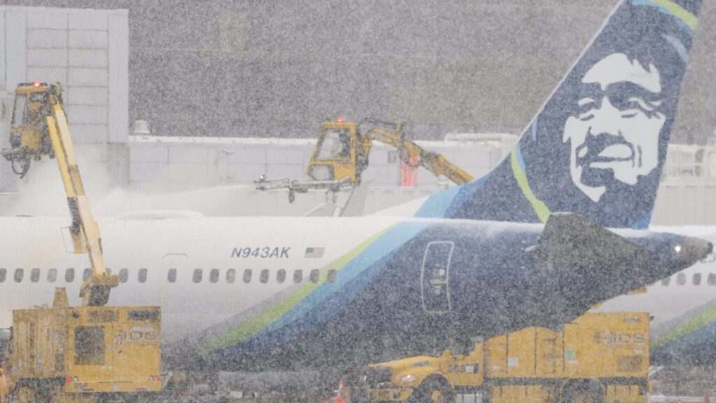 Aerolíneas cancelan más de 2,000 vuelos días antes de Navidad