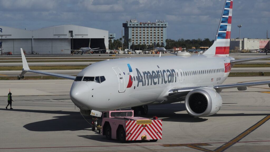 Lo bajan de un vuelo a La Habana por supuestamente robarse un reloj