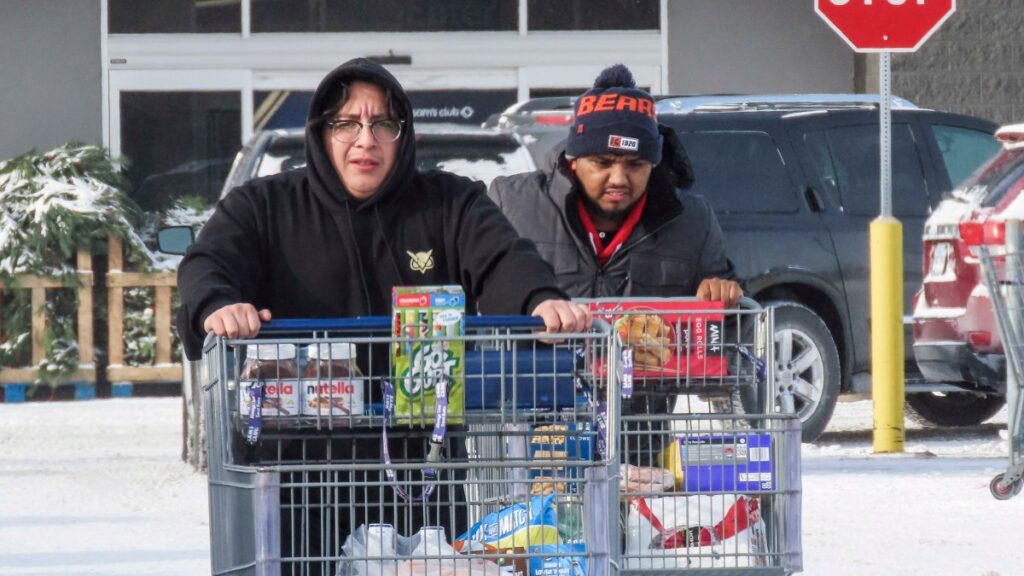 La gélida tormenta amarga la temporada navideña en Estados Unidos