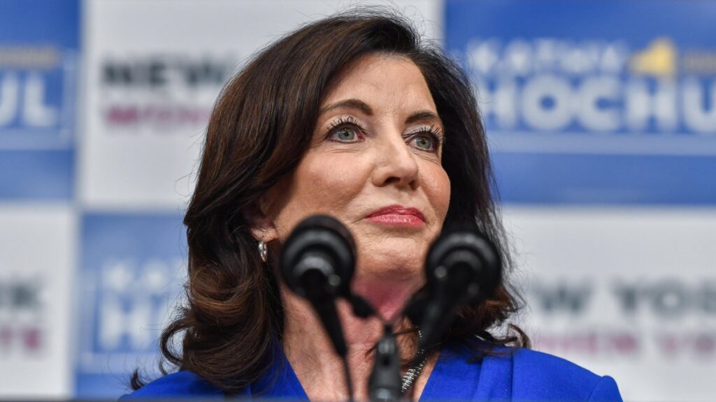 La gobernadora de Nueva York, Kathy Hochul, reporta dos muertes a causa de la tormenta invernal Elliot