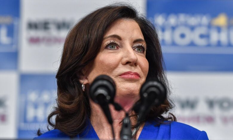 La gobernadora de Nueva York, Kathy Hochul, reporta dos muertes a causa de la tormenta invernal Elliot