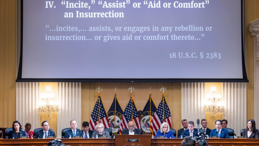 Ediciones del informe del 6 de enero se venden en Amazon