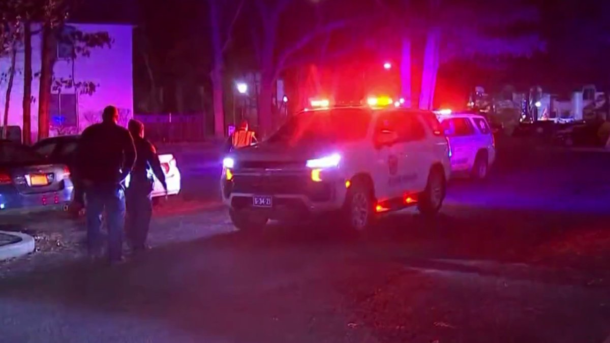 Dos policías apuñalados con cuchillo de carnicero