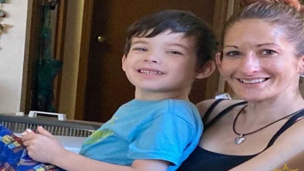 Ashley Teuton y su hijo desaparecen tras salir de compras el 24 de diciembre