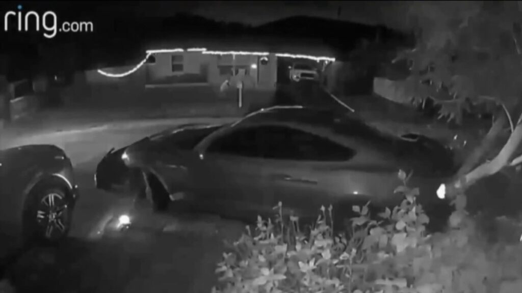 Acusan a joven de Florida de arrollar a policía en Palm Beach