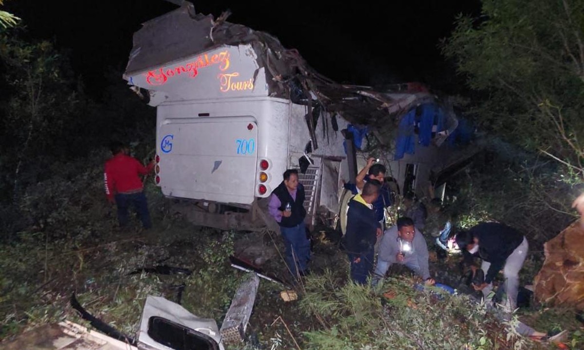 3 muertos y 36 heridos por accidente de autobús con simpatizantes de Morena en Oaxaca