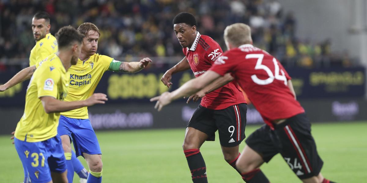 4-2: El Cádiz firma una victoria de prestigio ante el Manchester United