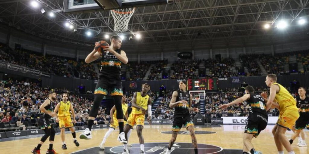 76-72: Hakanson, colosal, invalida la remontada del Gran Canaria