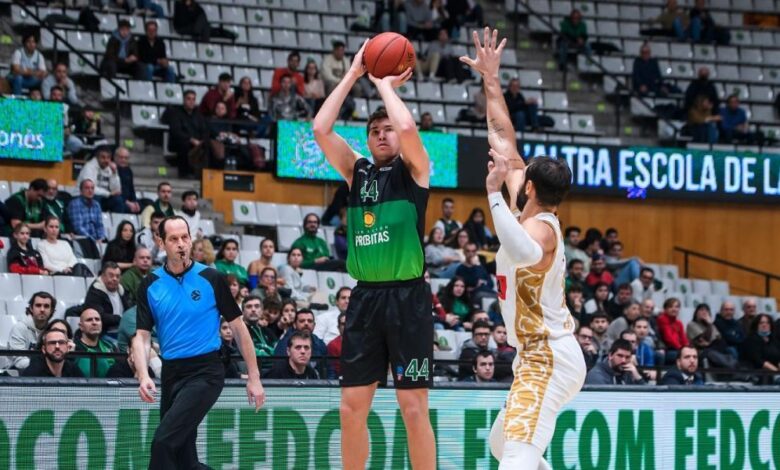 90-87: Ellenson tumba al Venecia con un triple sobre la bocina