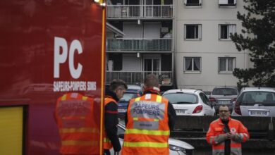 Al menos 10 muertos, cinco de ellos niños, en un incendio en un edificio residencial cerca de Lyon
