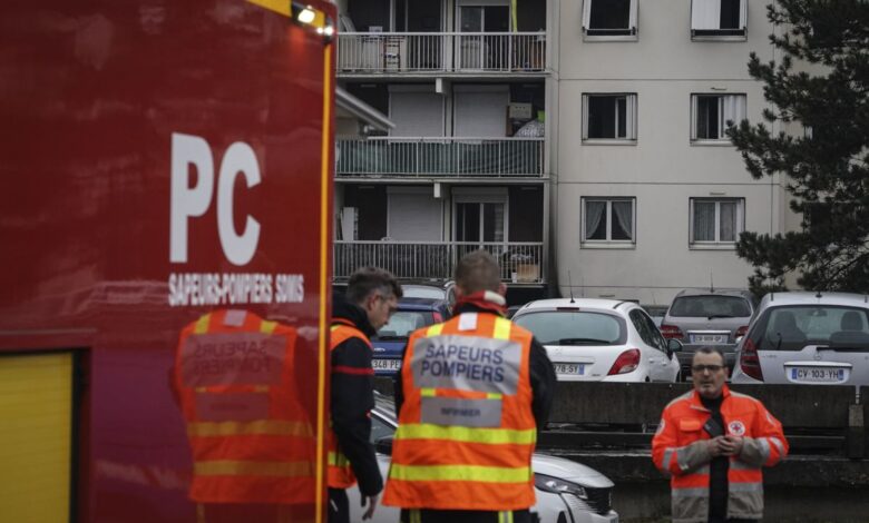 Al menos 10 muertos, cinco de ellos niños, en un incendio en un edificio residencial cerca de Lyon