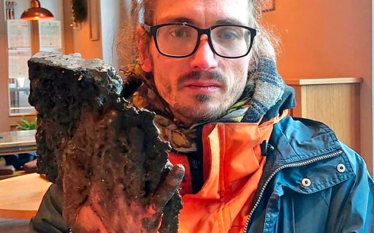 Alemania: Activista se pega al asfalto para exigir límite de velocidad