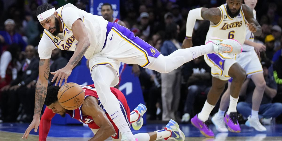 Anthony Davis, baja por un mes