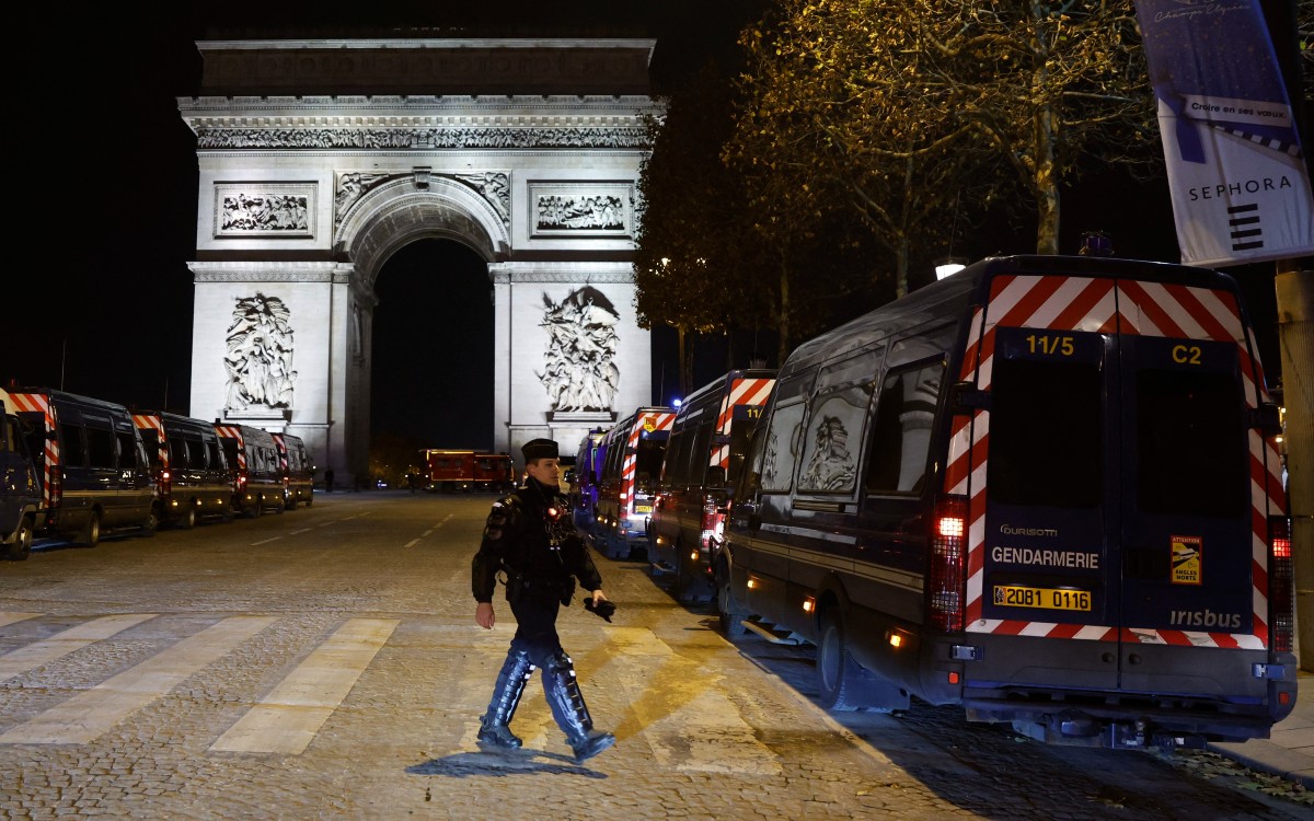 Así es el despliegue policial en los Campos Elíseos, tras la eliminación de Marruecos a manos de Francia | Video