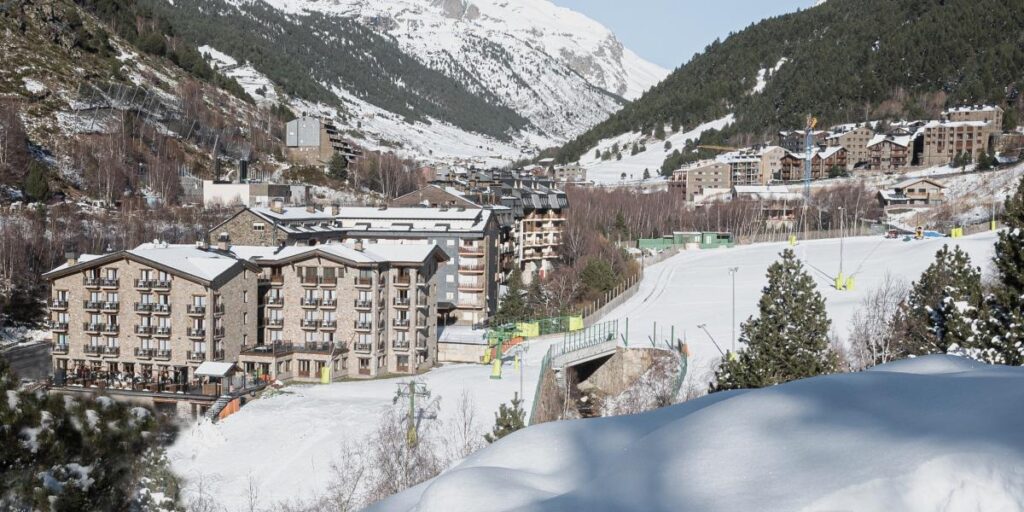 Así es el primer hotel de lujo con dos pistas privadas