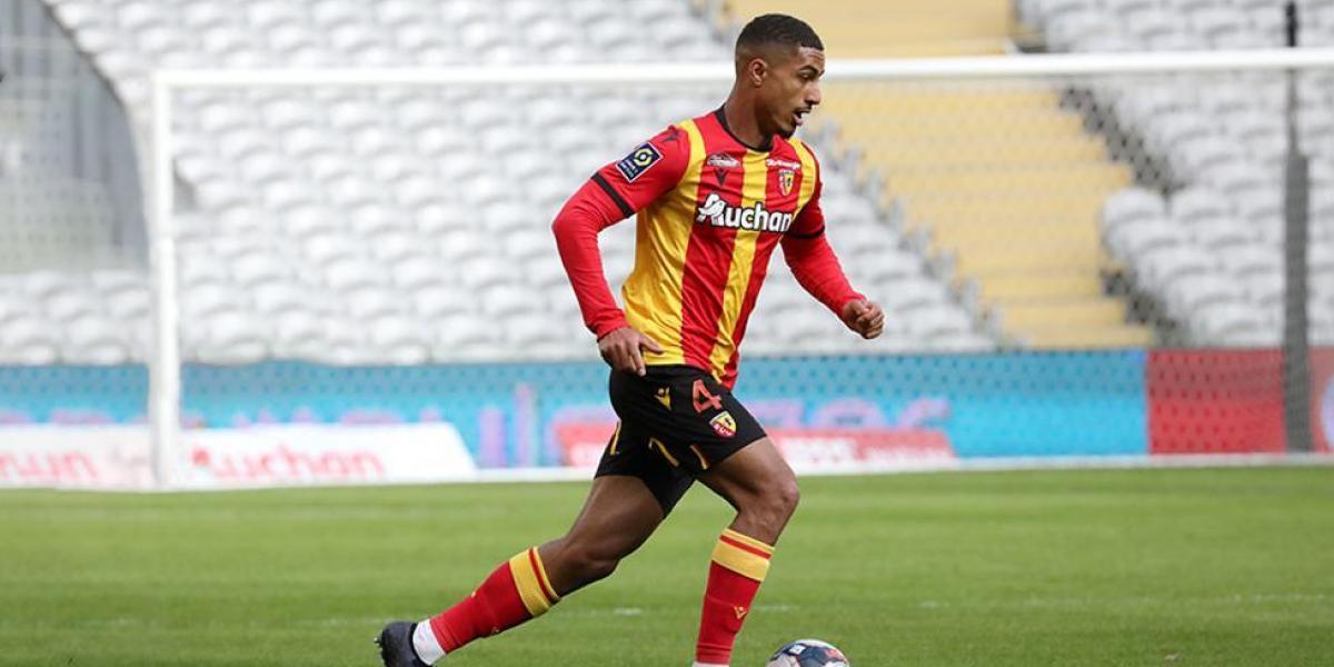 Badé llega a Sevilla para ser el primer refuerzo de invierno