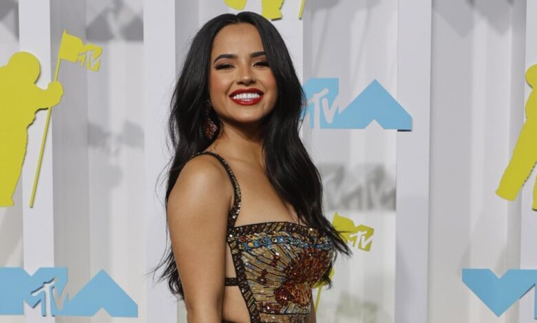 Becky G anuncia su compromiso con su novio futbolista