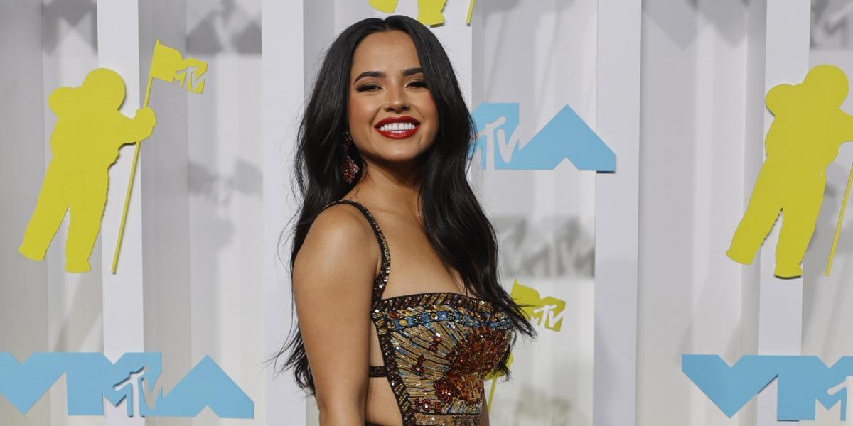 Becky G anuncia su compromiso con su novio futbolista