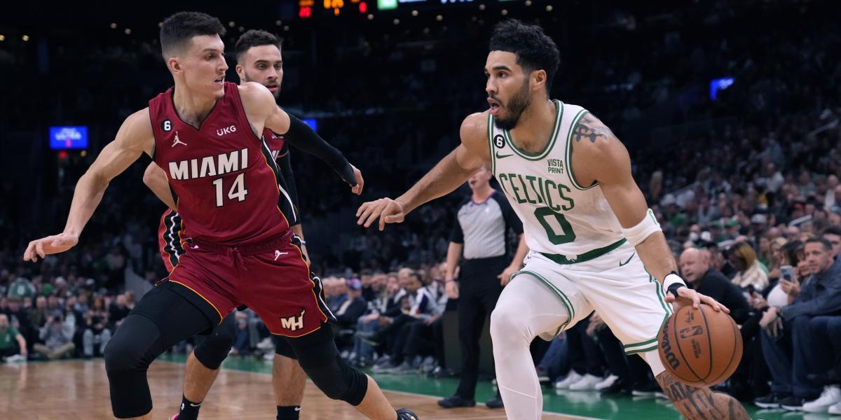 Booker y Tatum dejan en 'shock' a la NBA