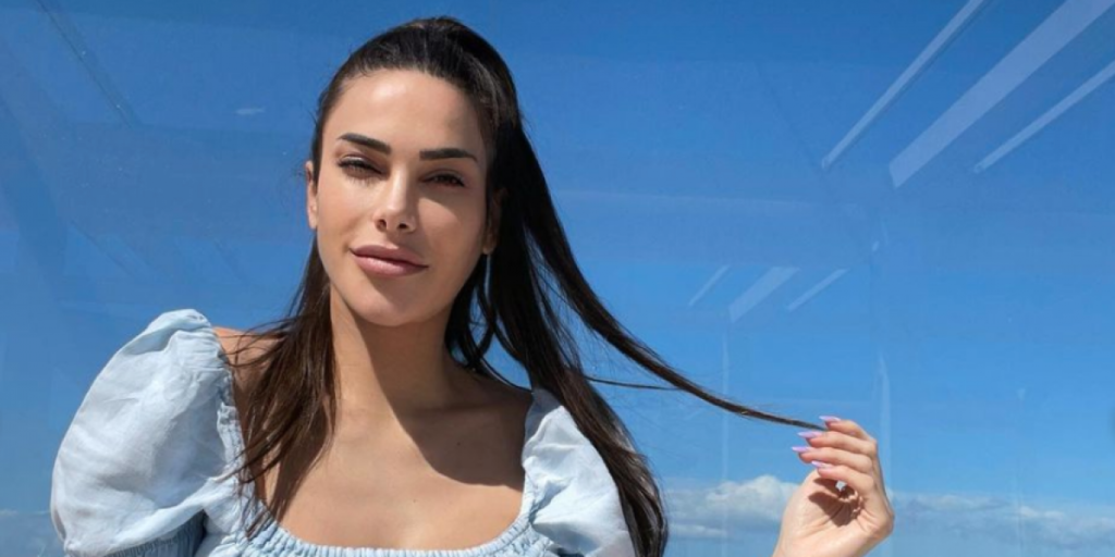 Carla Barber presume de embarazo con este 'topless' en Instagram