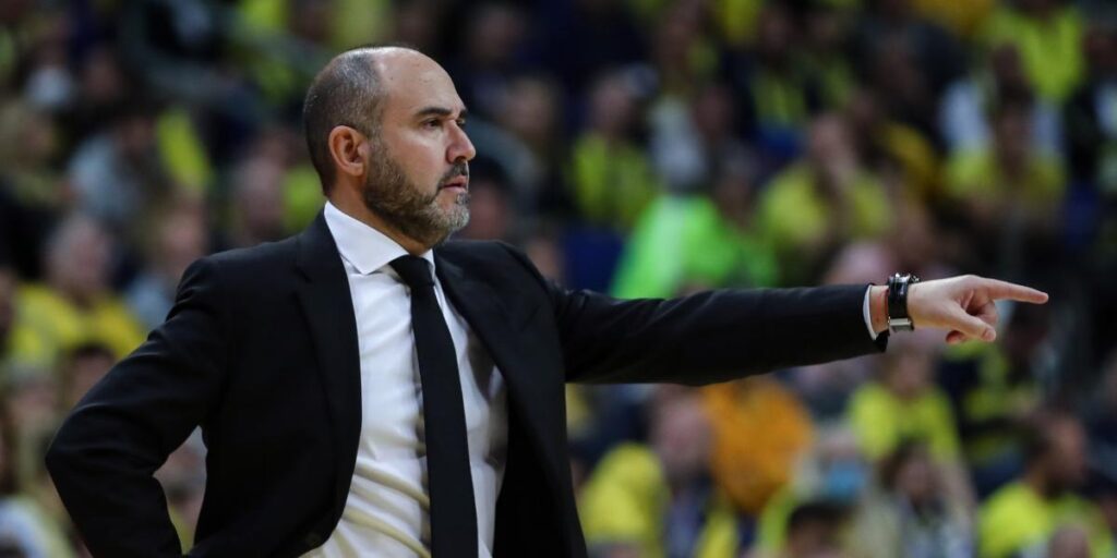 Chus Mateo: "Hay que intentar subir peldaños y no perder en casa"