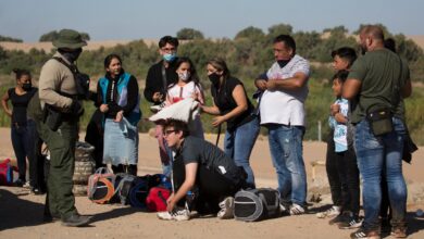 Ciudades fronterizas se preparan para 5,000 migrantes diarios tras fin del Título 42