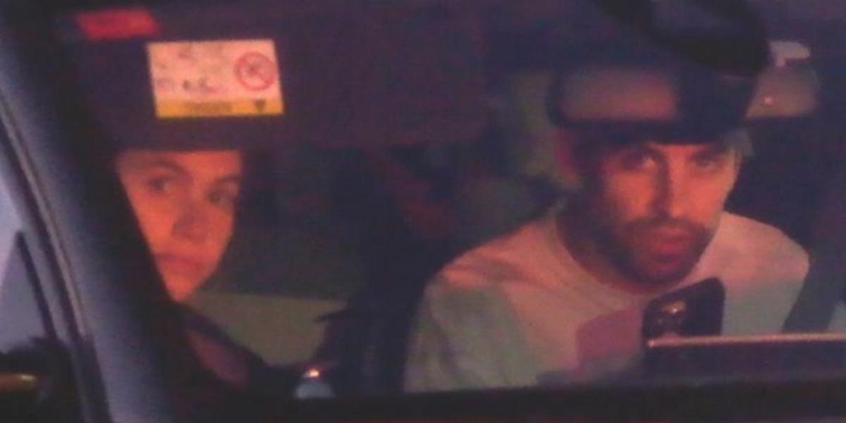 Clara Chía, el gran apoyo de Piqué durante un acto de la Kings League