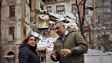 Colau pide en Kiev que la UE no se desentienda de los “crímenes contra la humanidad” de Rusia