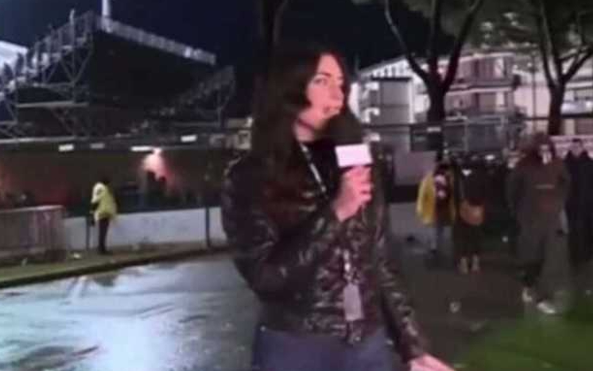 Condenan a aficionado que manoseó a reportera italiana en TV