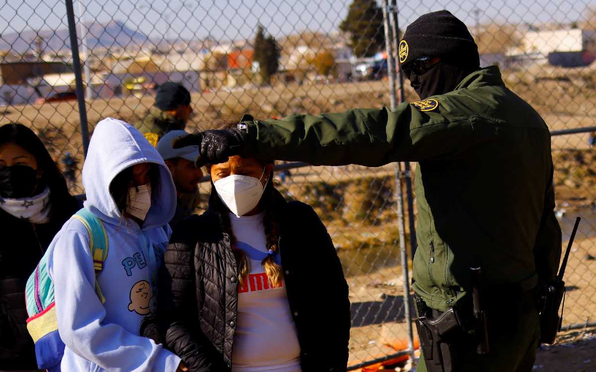 Corte Suprema de EU congela fin de restricciones fronterizas de pandemia