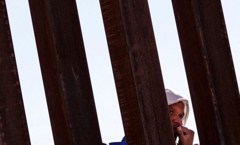 Corte de EU ordena mantener Título 42; migrantes aún permanecerán en la frontera con México