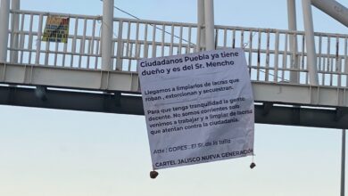 Cuelgan presuntas narcomantas en Puebla del CJNG