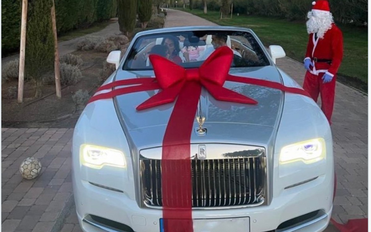 Da Georgina Rodríguez un "regalito" navideño a CR7 | Video