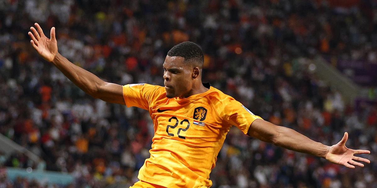 Denzel Dumfries, de profesión carrilero