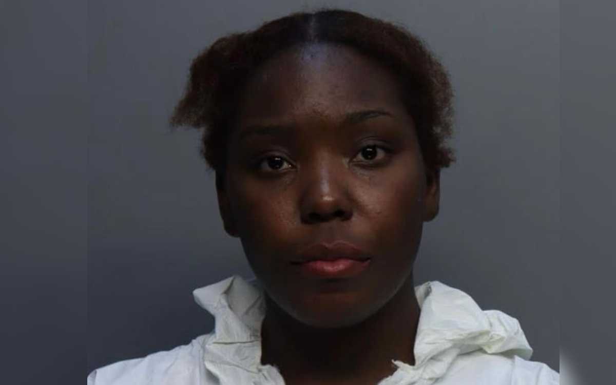 Detienen a mujer que presuntamente mató a puñaladas a su hija de 3 años